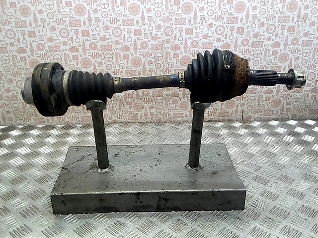 Полуось передняя левая (приводной вал шрус) Volkswagen Touareg 1 (2002-2010)