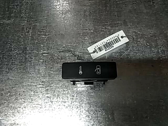 Кнопка центрального замка VOLKSWAGEN Touareg 2002-2010