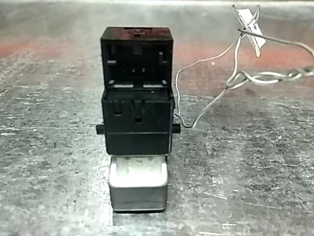 Кнопка центрального замка VOLKSWAGEN Touareg 2002-2010