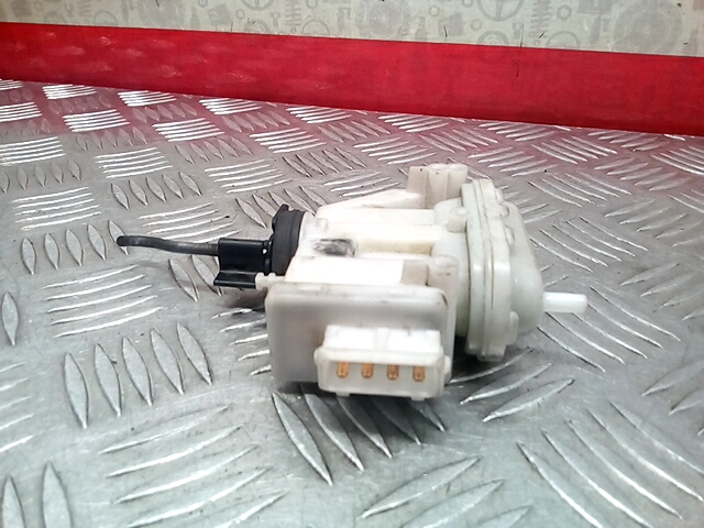 Активатор замка двери VOLKSWAGEN Passat B4 1993-1997