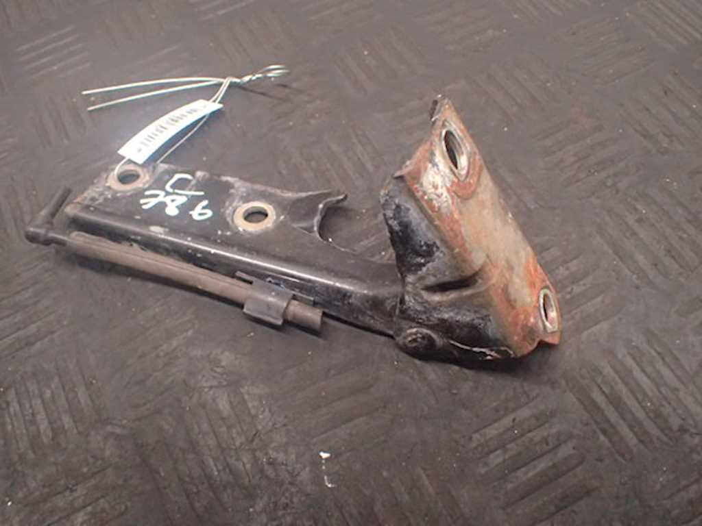 Петля капота левая/правая MITSUBISHI Pajero III 2000-2006