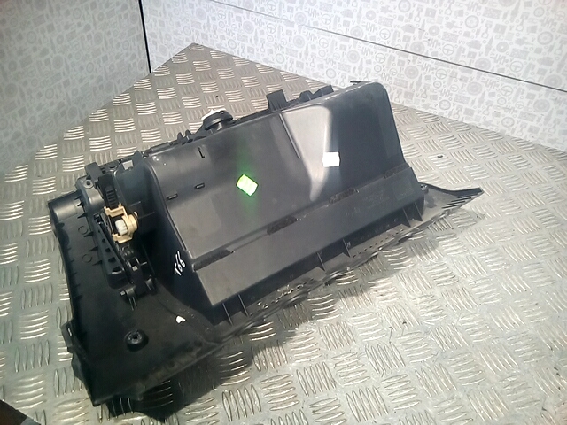 Бардачок SKODA Octavia A5 1Z- 2004-2013