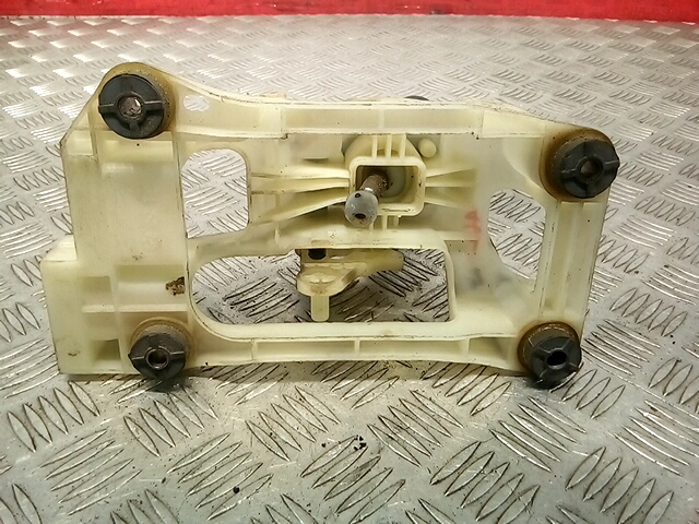 Кулиса (селектор) АКПП/МКПП в салоне HYUNDAI i30 2007-2012