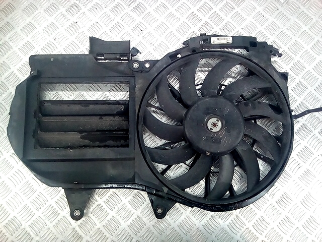 Вентилятор радиатора основного AUDI A4 B6 2001-2005