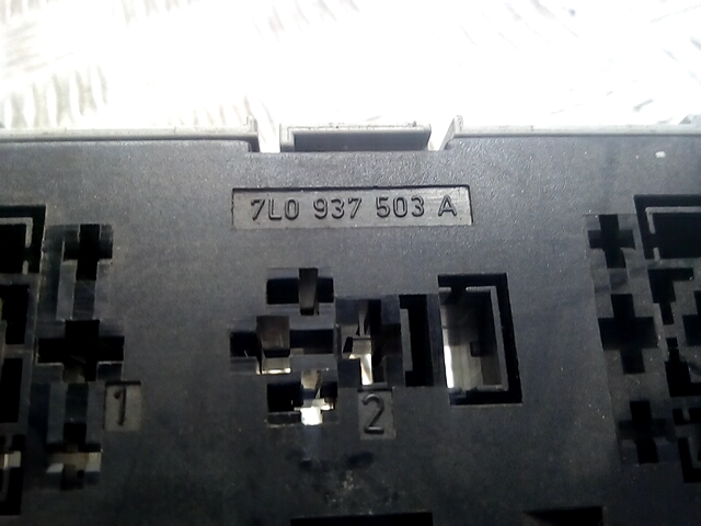 Блок реле VOLKSWAGEN Touareg 2002-2010