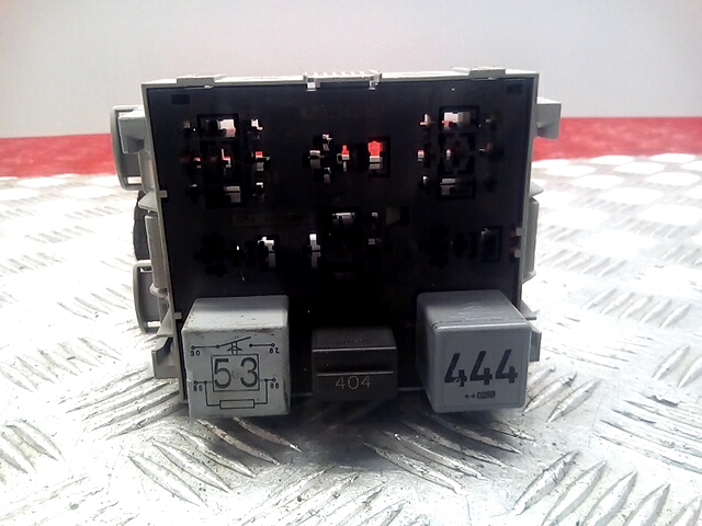 Блок реле VOLKSWAGEN Touareg 2002-2010