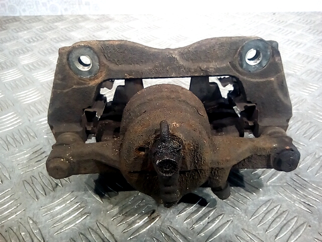 Суппорт передний левый TOYOTA Auris E150 2006-2012