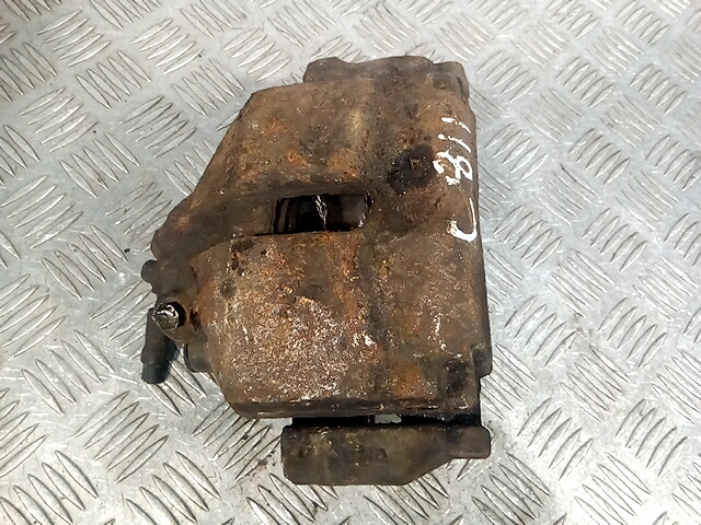 Суппорт передний правый VOLKSWAGEN Passat B7 2011-2015