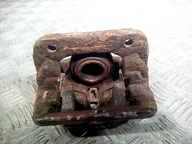 Суппорт задний правый HONDA Legend 1996-2004