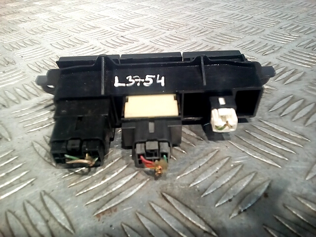 Кнопка аварийной сигнализации (аварийки) TOYOTA Avensis 1997-2003