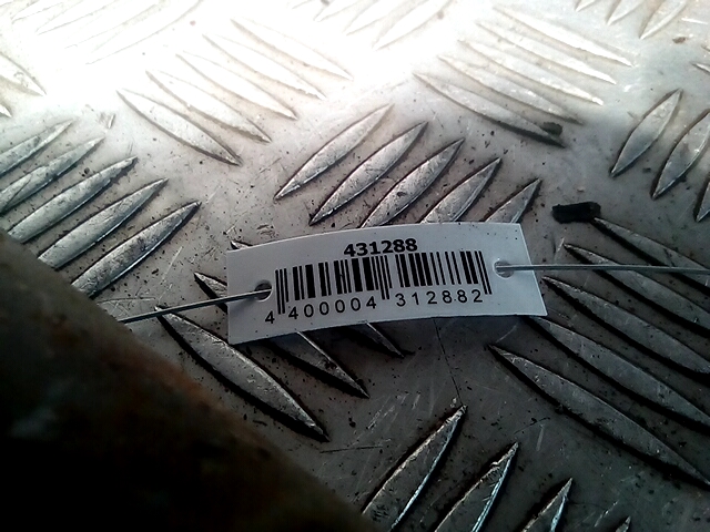 Амортизатор задний левый TOYOTA Auris E150 2006-2012