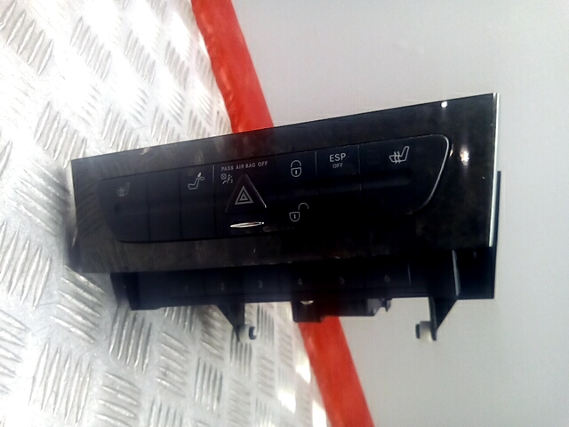 Чейнджер компакт дисков Mercedes E-Class (W211) (2002-2009)