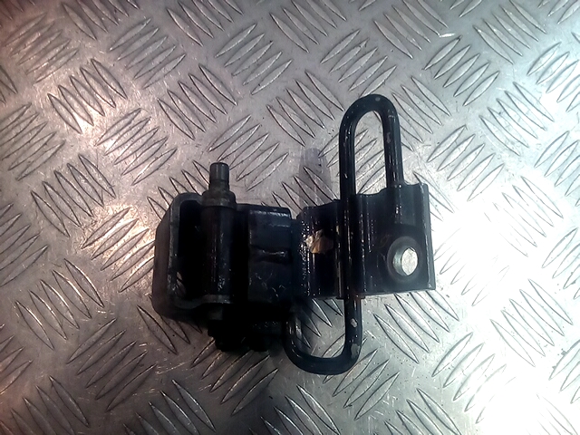 Петля двери задней правой Volkswagen Touareg 1 (2002-2010)