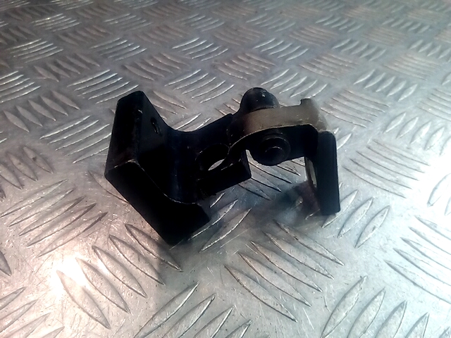 Петля двери задней правой Volkswagen Touareg 1 (2002-2010)