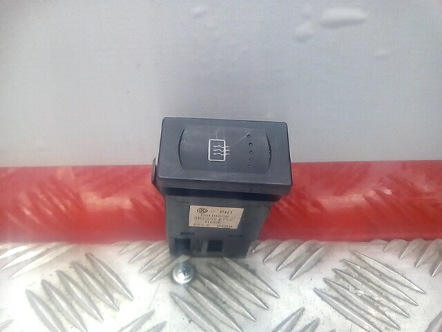 Кнопка подогрева (обогрева) заднего стекла Volkswagen Golf 4 (1997-2004)