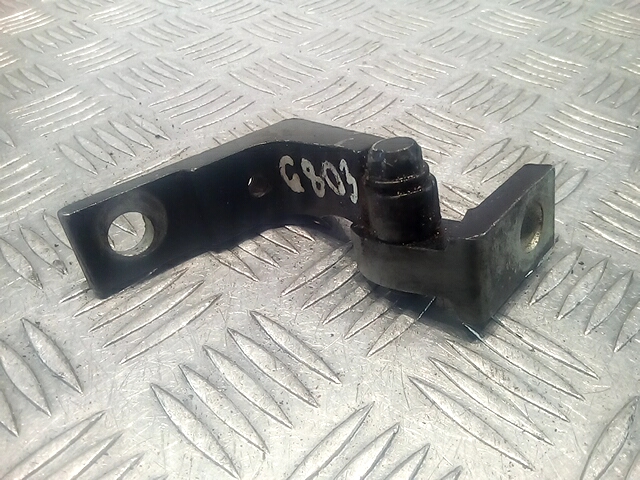 Петля двери передней правой Volkswagen Touareg 1 (2002-2010)