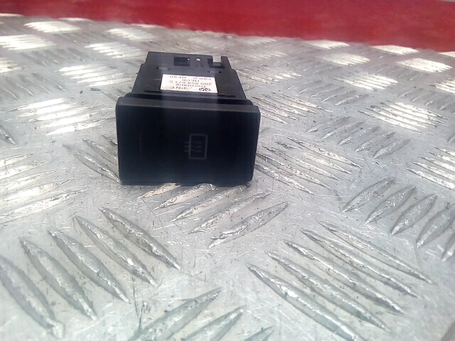 Кнопка подогрева (обогрева) заднего стекла Volkswagen Golf 4 (1997-2004)