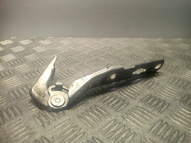 Петля капота левая/правая AUDI A4 B7 2004-2007