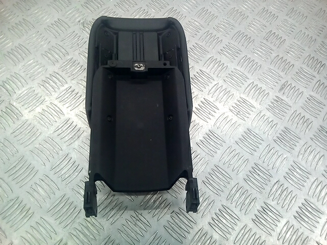 Подлокотник в салон VOLKSWAGEN Passat B7 2011-2015