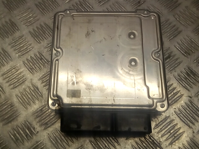 Блок управления двигателя (ЭБУ) AUDI A4 B7 2004-2007