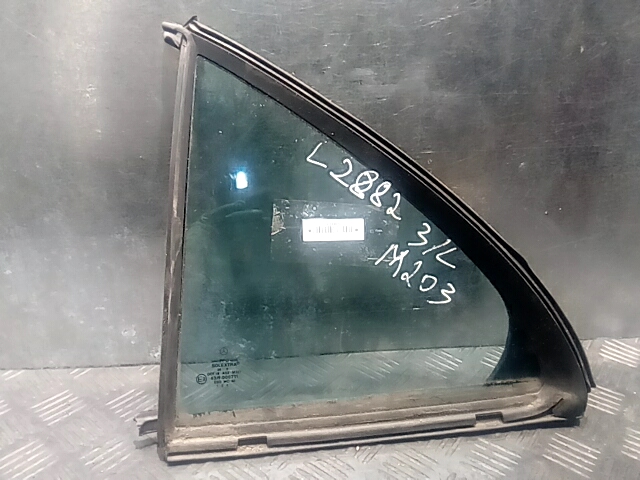Стекло двери задней левой (форточка) Mercedes C-Class (W203) (2000-2008)