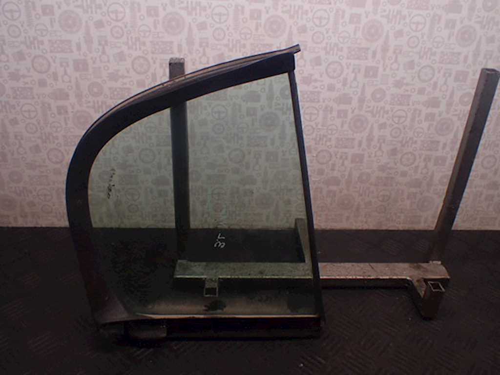 Стекло двери заднее левое NISSAN Almera N16 2000-2006