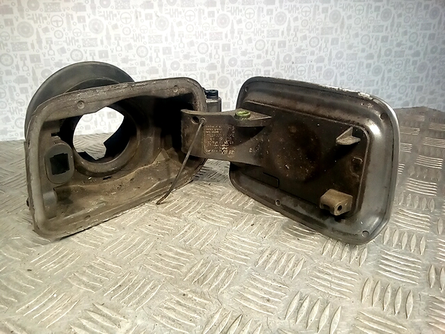 Лючок бензобака BMW 3er E90/E91 2005-2012