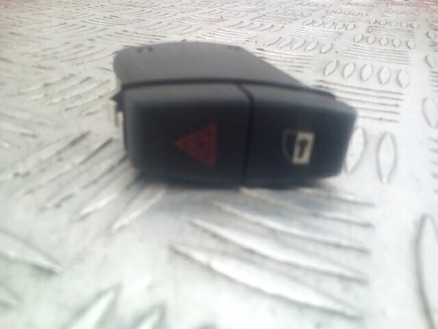 Кнопка аварийной сигнализации BMW 5-Series (E60/E61) (2003-2010)