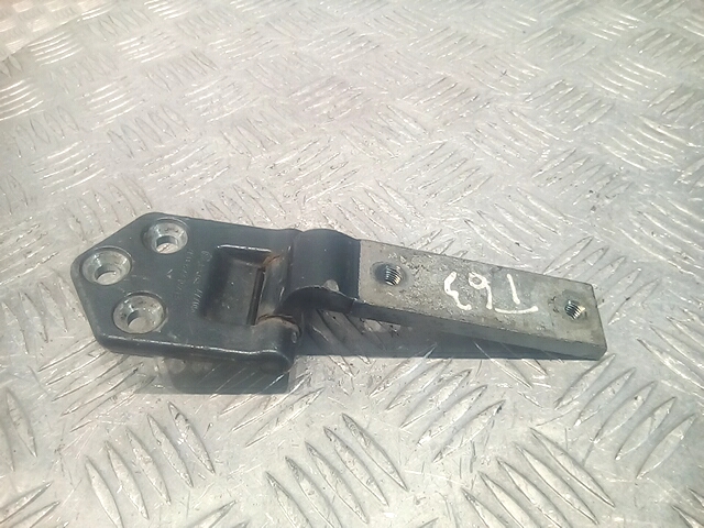 Петля крышки (двери) багажника Volkswagen Caddy 3 (2004-2015)