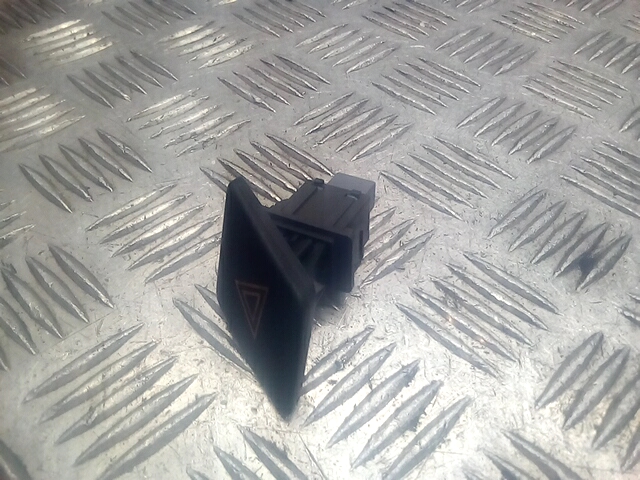 Кнопка аварийной сигнализации (аварийки) TOYOTA Yaris II XP50 2005-2011