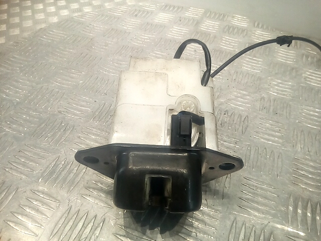 Замок багажника (крышки двери) HONDA FR-V 2004-2009