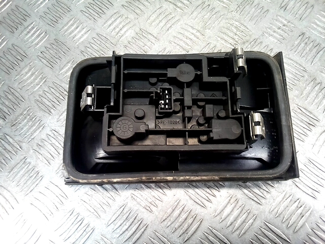 Фонарь задний внутренний левый CITROEN Xantia 1993-2002