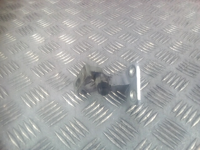 Петля двери задней правой Volkswagen Passat 7 (2012-2015)