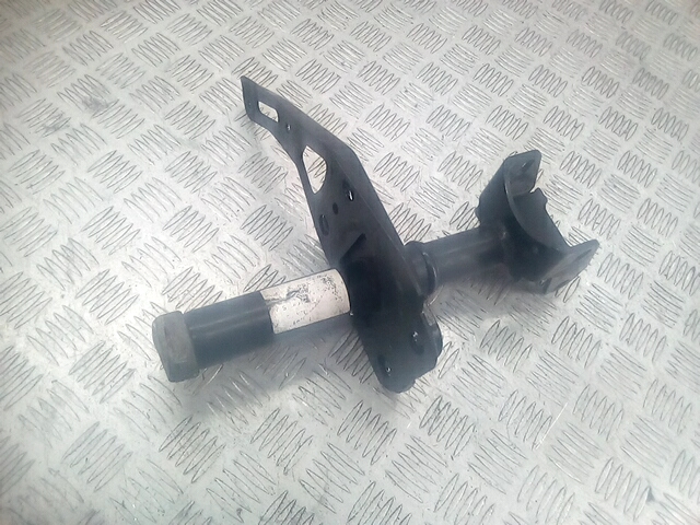 Отбойник бампера передний левый Audi A6 C6 (2004-2011)