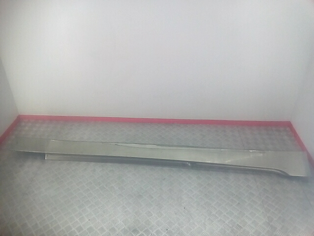 Накладка декоративная на порог правая BMW 5-Series (E60/E61) (2003-2010)