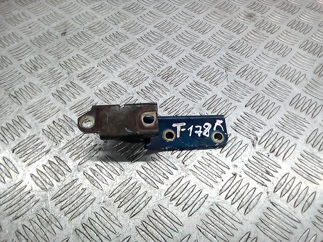 Петля капота левая/правая MITSUBISHI Pajero III 2000-2006