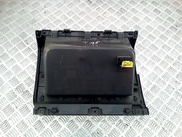 Бардачок VOLKSWAGEN Caddy III 2004-2015