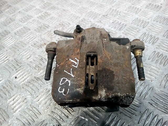 Суппорт передний правый HYUNDAI Elantra III XD 2000-2010