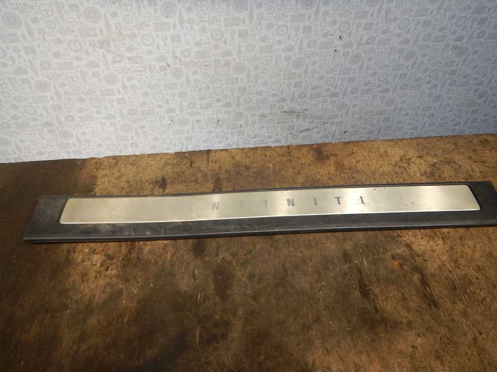 Накладка декоративная на порог левая Infiniti QX56 (JA60) (2004-2010)