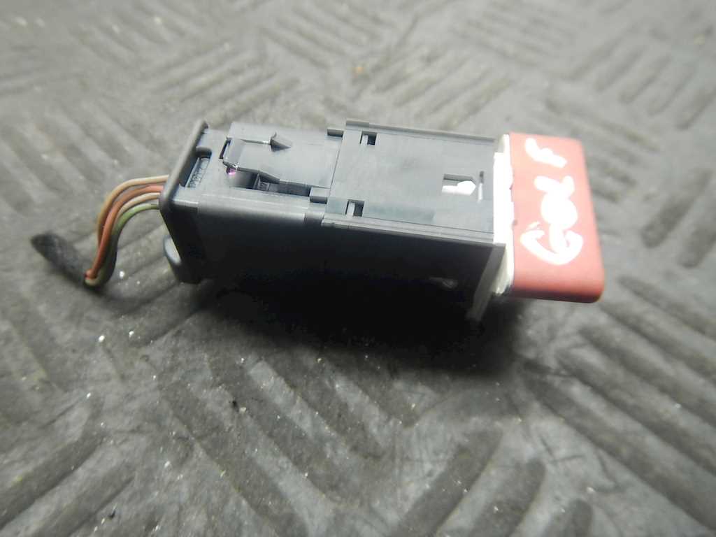 Кнопка аварийной сигнализации (аварийки) VOLKSWAGEN Golf V Plus 2004-2009