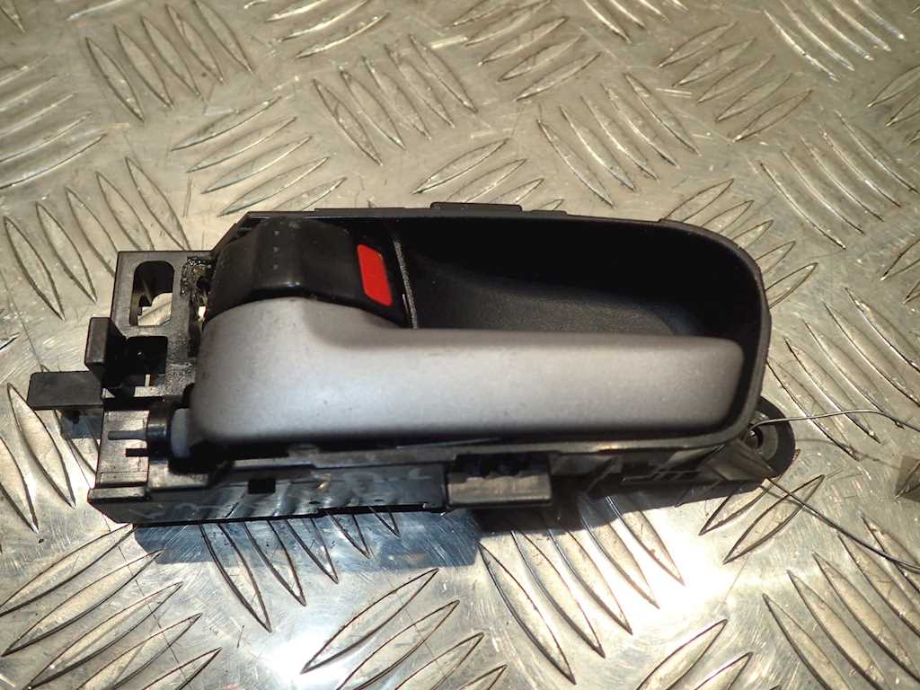 Ручка дверная передняя внутренняя левая SUZUKI Grand Vitara 2005-2015