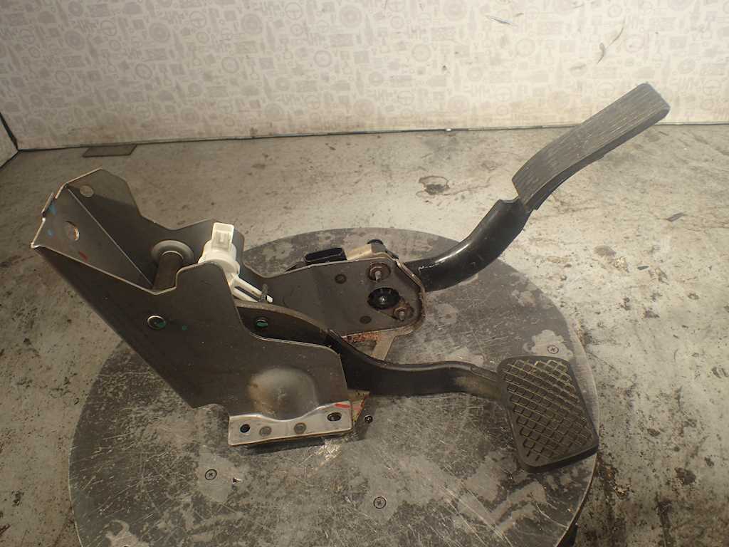 Педальный узел Chevrolet Cruze 2 (J300) (2008-2016)
