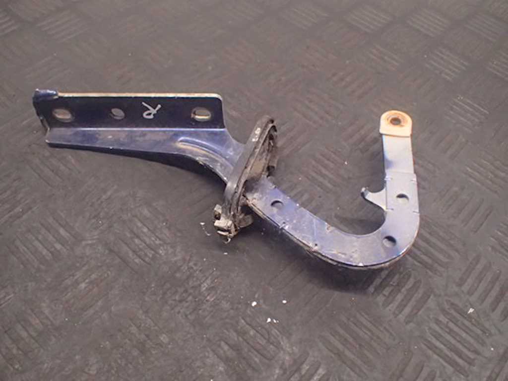 Петля капота левая/правая NISSAN Navara II D22 1997-2004