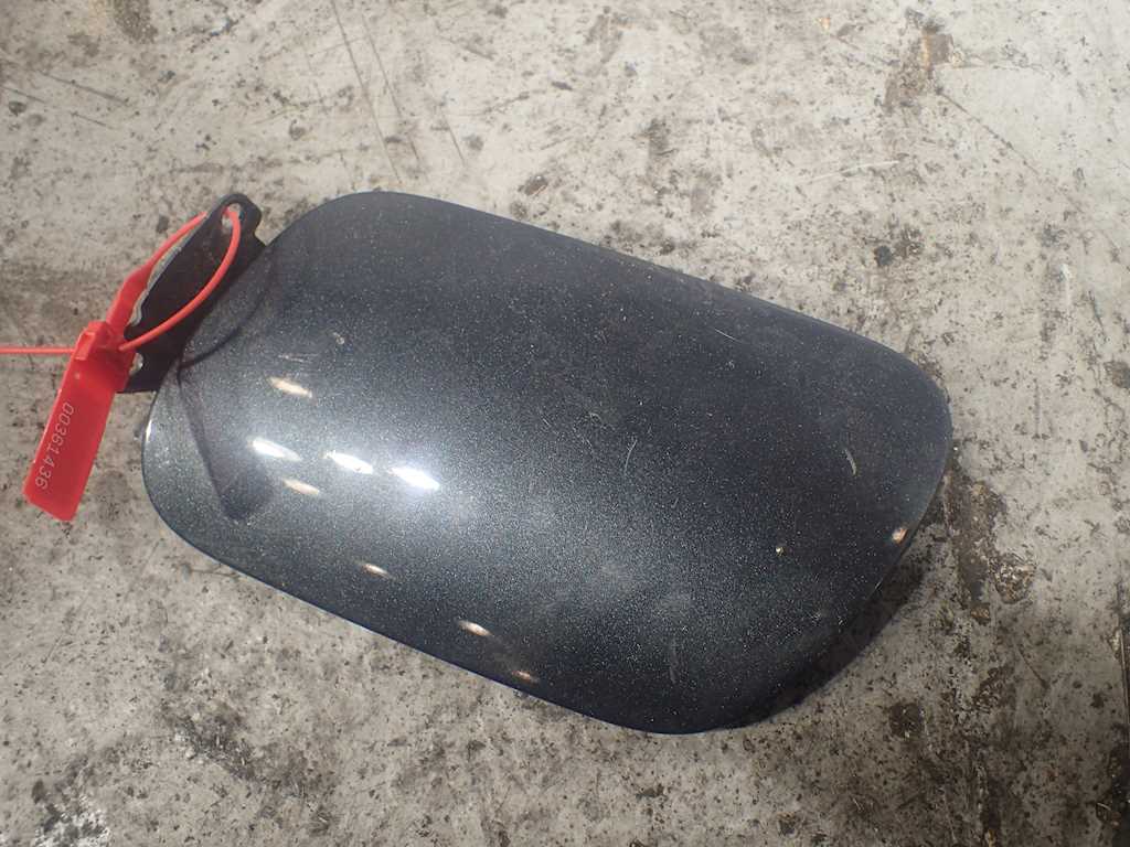 Лючок бензобака VOLKSWAGEN Touareg 2002-2010