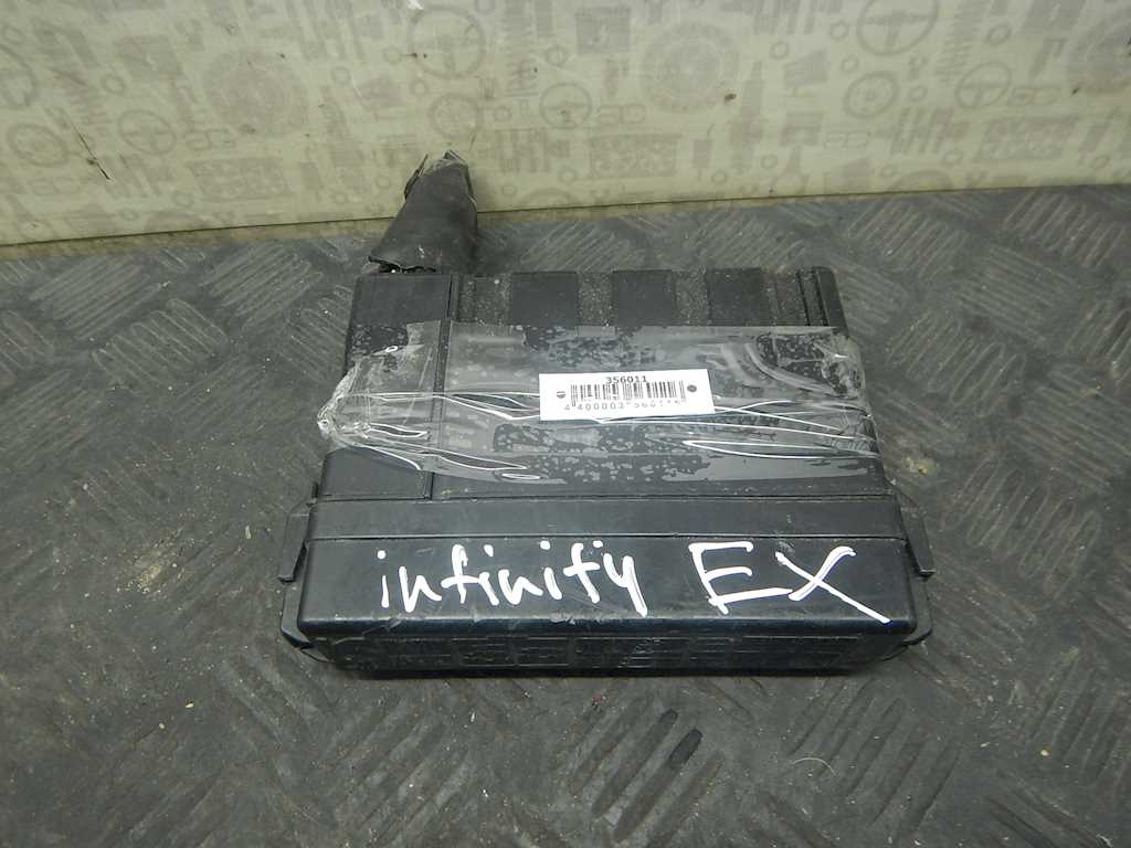 Датчик уровня в бачок омывателя INFINITI QX56/QX80 2004-2010