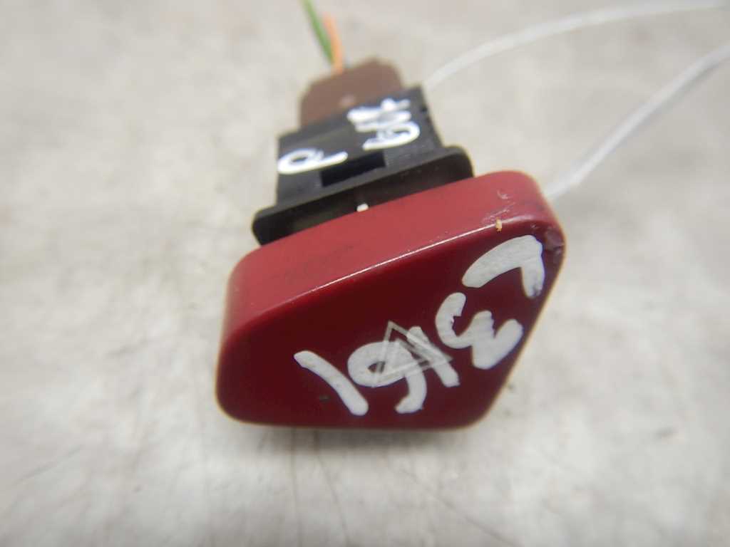 Кнопка аварийной сигнализации (аварийки) PEUGEOT 607 2000-2010