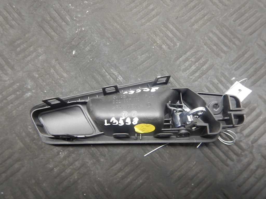 Ручка дверная передняя внутренняя левая VOLKSWAGEN Passat B6 2005-2011