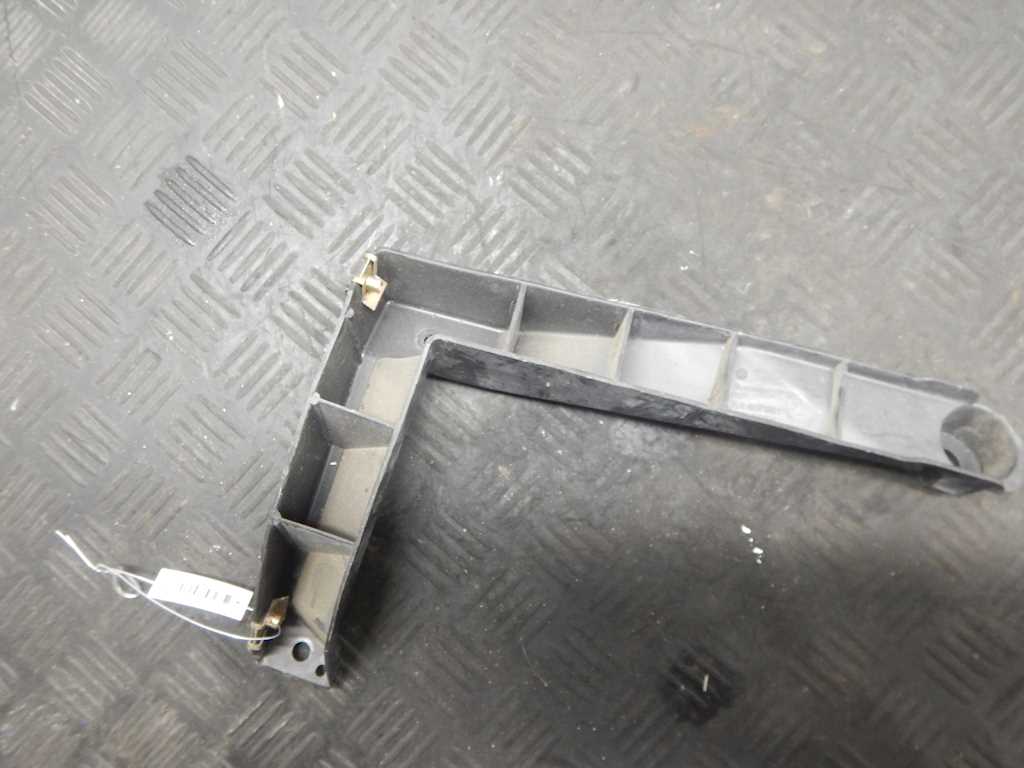 Кронштейн заднего бампера левый правый VOLKSWAGEN Touareg 2002-2010