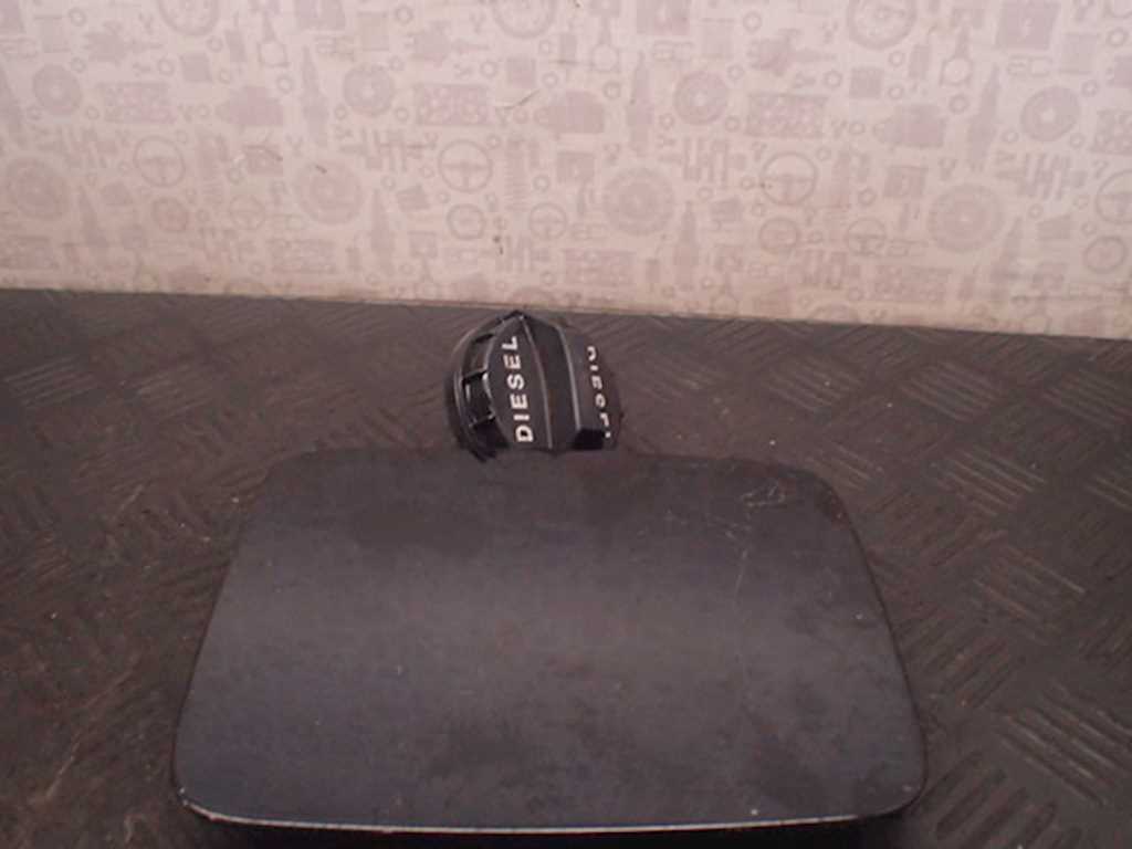 Лючок бензобака KIA Sorento 2002-2009