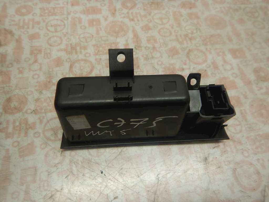 Кнопка аварийной сигнализации (аварийки) VOLKSWAGEN Transporter T5 2003-2015